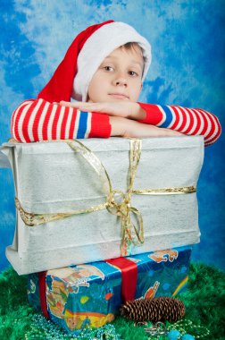 Noel hediyeler Santa hatlaying çocukta