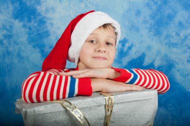 Noel hediyeler Santa hatlaying çocukta