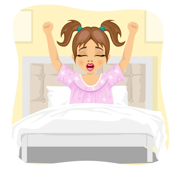 Niña acostada despertando estirándose y bostezando acostada en la cama — Vector de stock