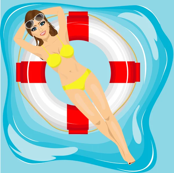 Attraktive junge Frau, die auf einem aufblasbaren Kreis im Pool schwimmt — Stockvektor