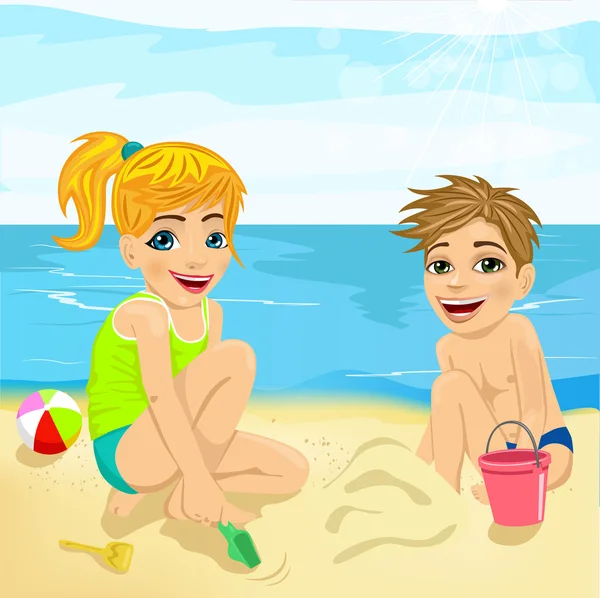 Irmão e irmã brincando com areia na praia — Vetor de Stock