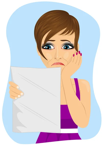 Молода нещасна жінка читає листа з поганими новинами — стоковий вектор