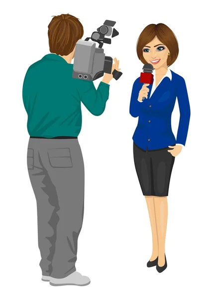 Vista posterior del camarógrafo grabando a una periodista o reportera de televisión presentando las noticias en el estudio — Vector de stock