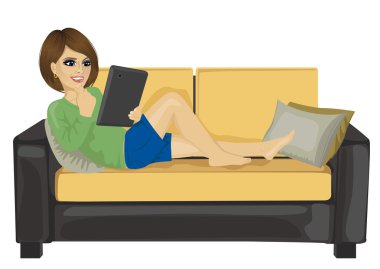 tablet bilgisayar rahat koltukta yalan tutan güzel kadın