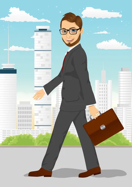 Hombre de negocios caminando por la ciudad — Vector de stock