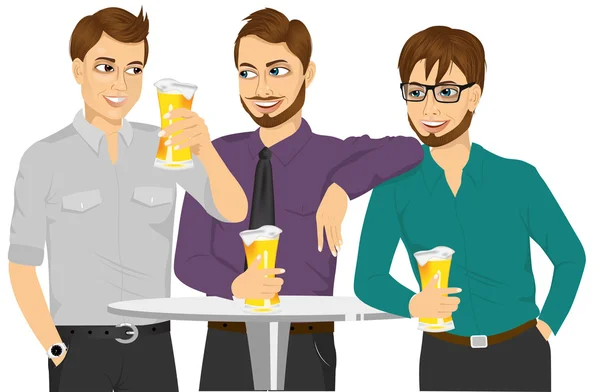 Tre amici caucasici che bevono una birra e parlano di qualcosa — Vettoriale Stock