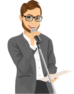 mikrofona konuşan adam