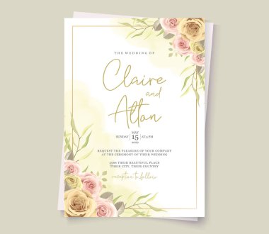 Çiçek tasarımlı zarif bir el düğün davetiyesi çiziyor.