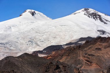 Eylül 'de öğle vakti Elbrus