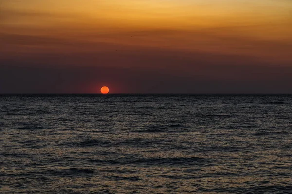 İskelede gün batımı