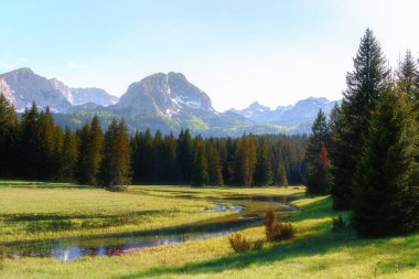 Kara Göl 'e giderken. Karadağ 'da Sonbahar