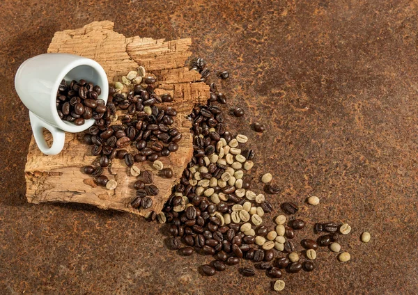 A cup of coffee with coffee beans and raw wood  placed on rusty texture. — Stok fotoğraf