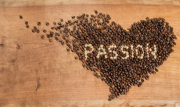 Un corazón de granos de café . — Foto de Stock