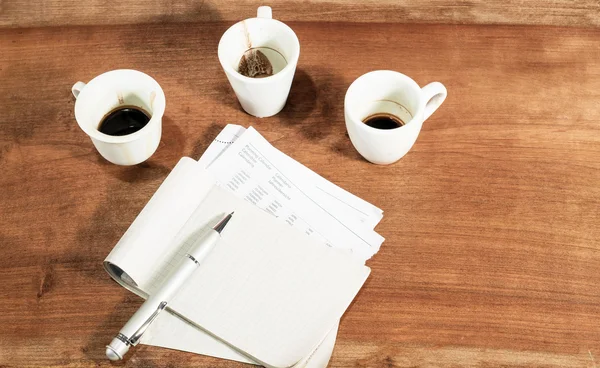 Decisão difícil com uma xícara de café . — Fotografia de Stock