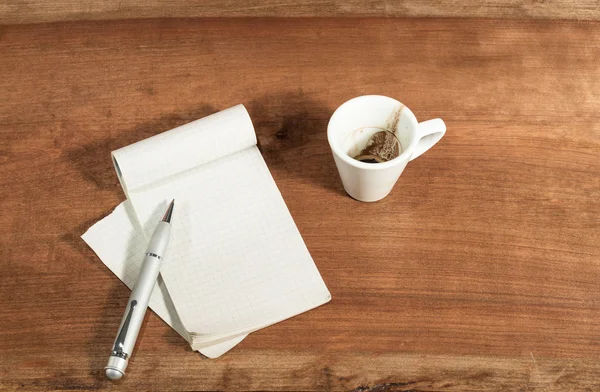 Décision difficile avec une tasse de café . — Photo