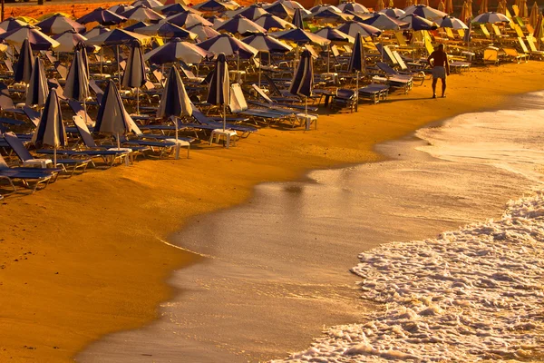 Paraguas en una playa —  Fotos de Stock