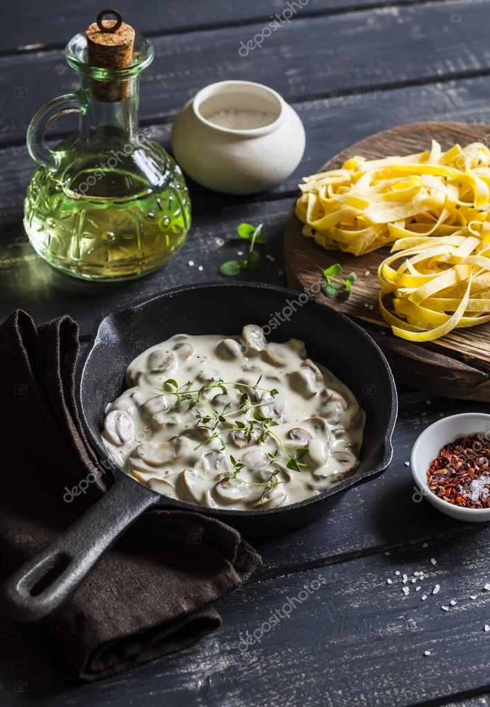 Ekşi krema soslu mantarlı Makarna: En lezzetli yemek tarifleri Ekşi krema soslu mantarlı Makarna: En lezzetli yemek tarifleri