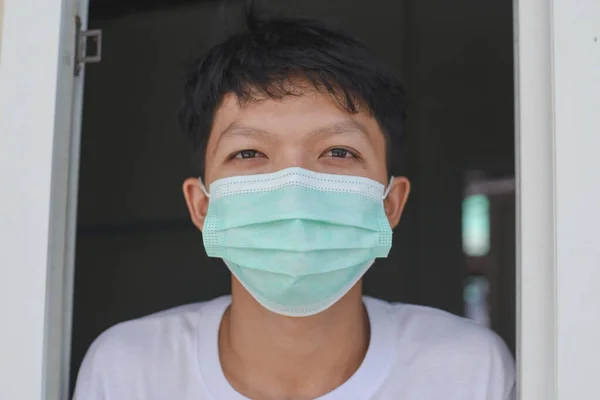 Aziatische Mannen Dragen Maskers Tijdens Coronavirus Pandemie — Stockfoto