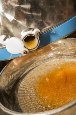 ham bal git dowan işlenmesi için çelik bir contaniner içinde