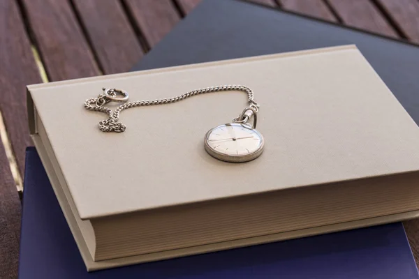 Clock on a closed book — Stock Photo, Image