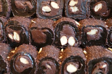 Türkiye'de çikolatalı bademli rulo