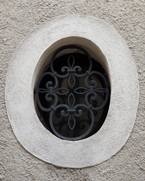 Small round barred window — Stock Photo, Image