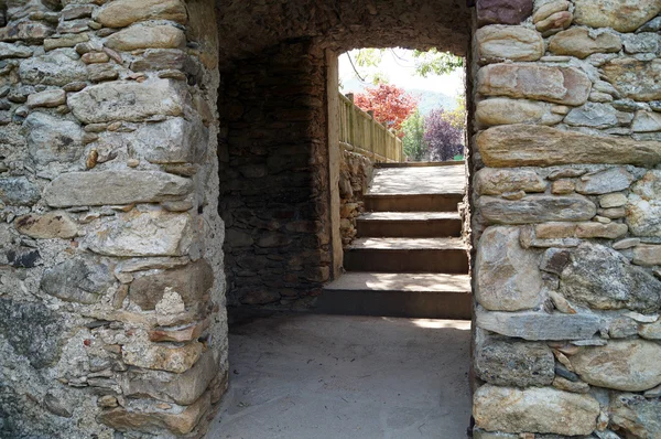 Staircase in a beautiful garden — Stock Photo, Image