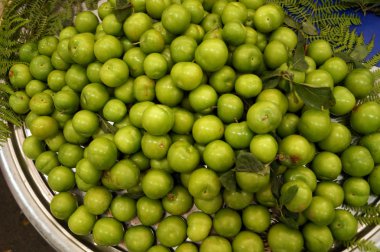 Kiraz-eriği plaka üzerinde