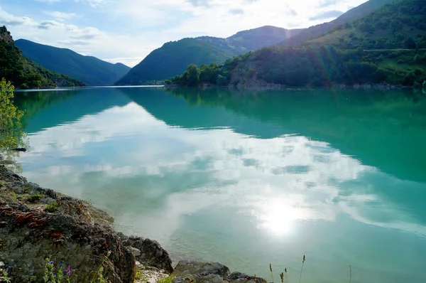 Vackra sjön Fiastra, Italien — Stockfoto