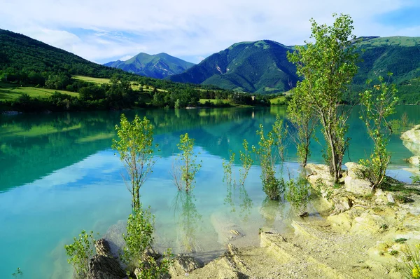 Belo lago Fiastra, Itália — Fotografia de Stock