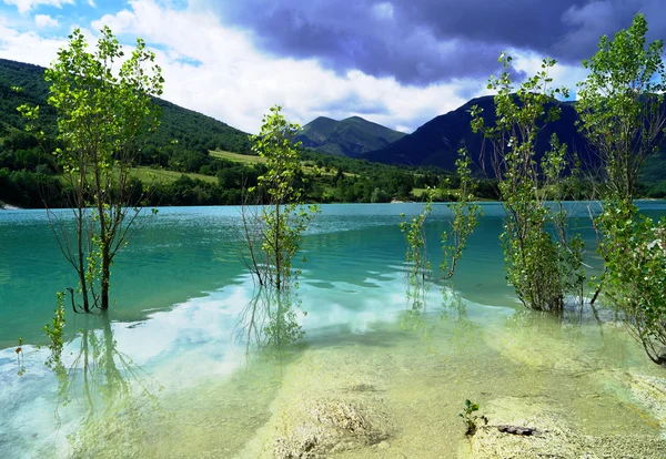 Beautiful lake Fiastra, Italy — Stock Photo, Image