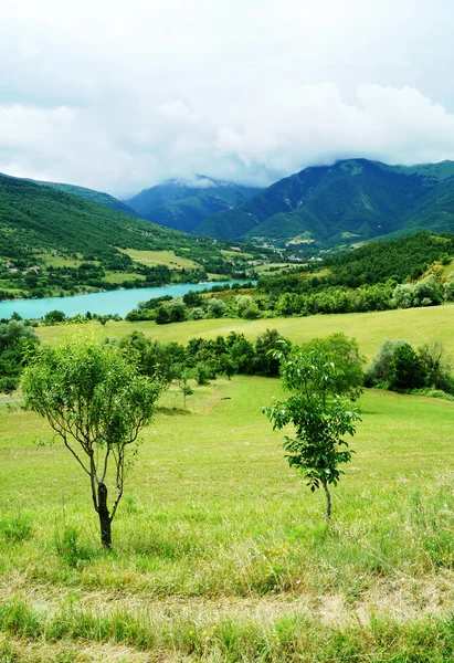 Vackra sjön Fiastra, Italien — Stockfoto