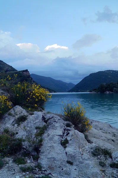 Kaunis Fiastra-järvi, Italia — kuvapankkivalokuva