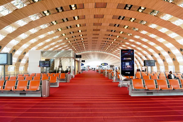 TOULOSE, FRANCIA - 9 de julio de 2015: Charles degol Airport, CDG — Foto de Stock