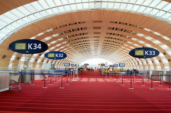 TOULOSE, FRANÇA - JULHO 9, 2015: Charles degol Airport, CDG — Fotografia de Stock