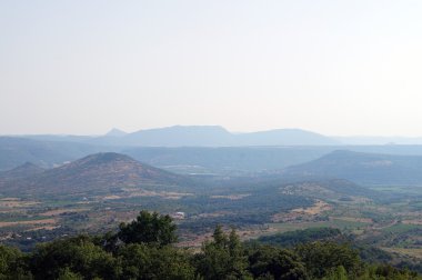 dağlar, üzüm bağları manzara