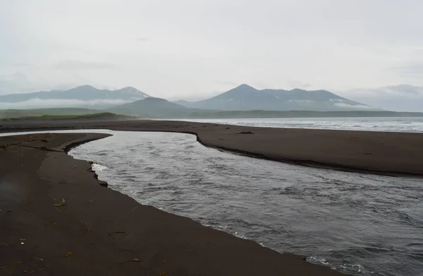 Pacifische Kust Bij Bewolkt Weer Iturup Island Kuril Eilanden — Stockfoto