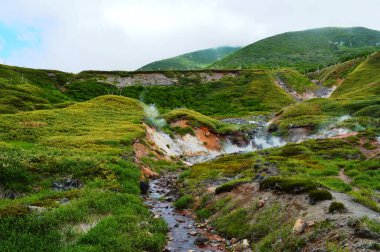 Volkan ve fümerol alanı manzarası, Kuril Adaları, Iturup Adası