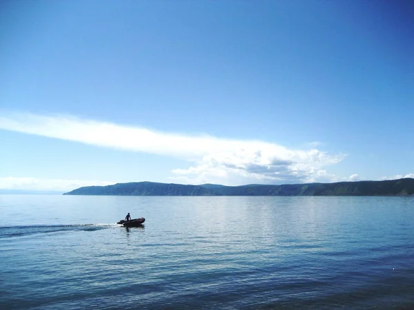 Pemandangan danau Baikal di desa Listvyanka — Stok Foto