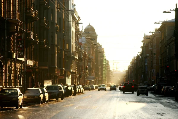 Saint-Petersburg Marata street o zachodzie słońca — Zdjęcie stockowe