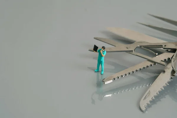 Personajes Miniatura Juguete Figura Fotografía Médico Enfermero Masculino Que Busca —  Fotos de Stock
