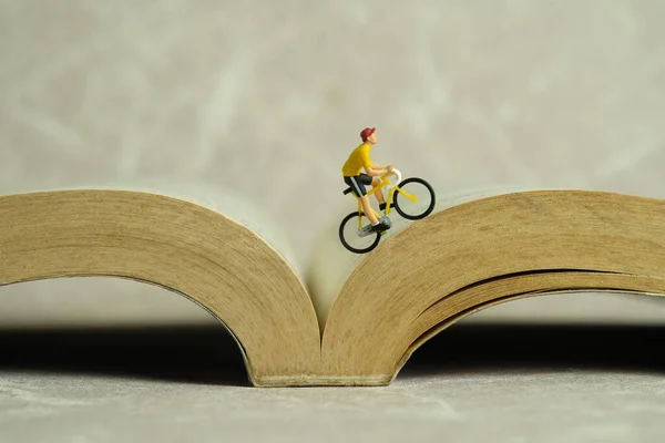 Miniature People Toy Figure Photography Creative Concept Biker Cycling Book — Stock Photo, Image