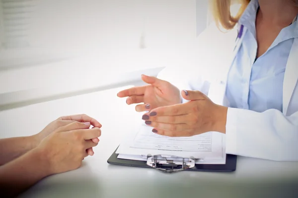 Doctor and patient in hospital — Stock Photo, Image