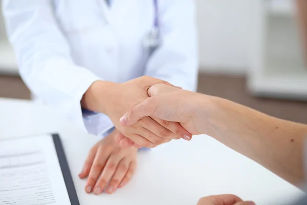 Partnerskap, förtroende och medicinsk etik begrepp — Stockfoto