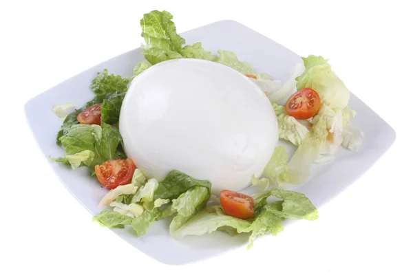 İtalyan buffalo mozzarella salatası ve kiraz ile plaka üzerinde