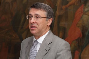 14 Nisan 2005. İtalya: Rotary Kulübü'nün toplantısında yargıç Raffaele Cantone mafya ve yolsuzluk Cassino hakkında konuşuyor