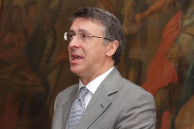 14 Nisan 2005. İtalya: Rotary Kulübü'nün toplantısında yargıç Raffaele Cantone mafya ve yolsuzluk Cassino hakkında konuşuyor