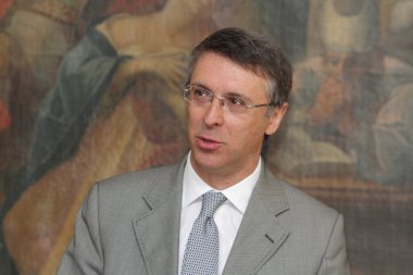 14 Nisan 2005. İtalya: Rotary Kulübü'nün toplantısında yargıç Raffaele Cantone mafya ve yolsuzluk Cassino hakkında konuşuyor