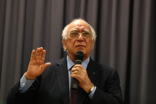 Giovanni Rana in the main hall of the university of Cassino Marc — Stock Photo, Image