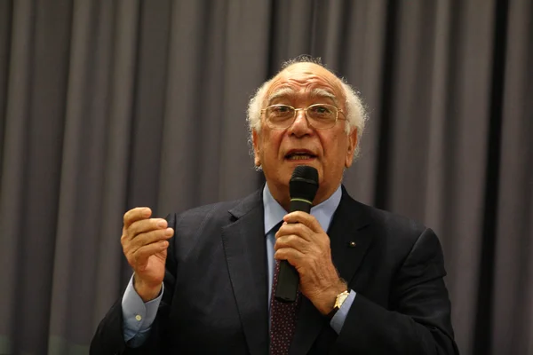 Giovanni Rana in the main hall of the university of Cassino Marc — Stock Photo, Image